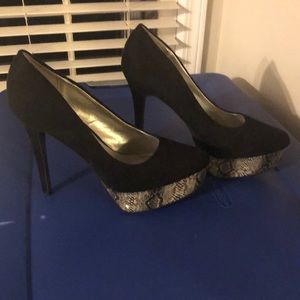 Black heel with snake print base